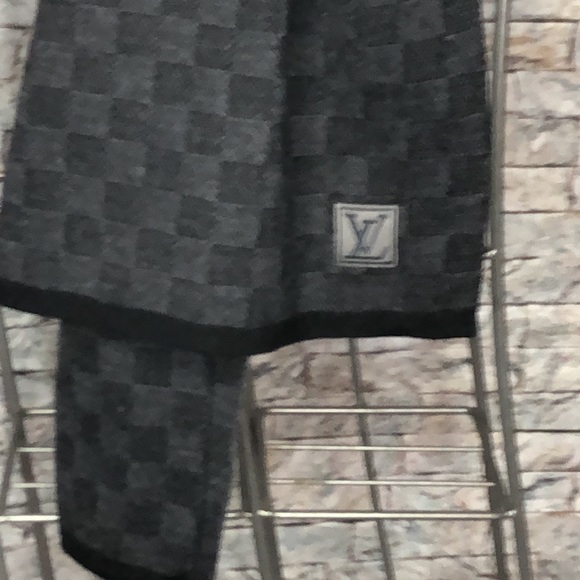 🔥🔥AUTHENTIC LOUIS VUITTON SCARF( matching beanie listed ) Size: OS🔥🔥 - Picture 7 of 9